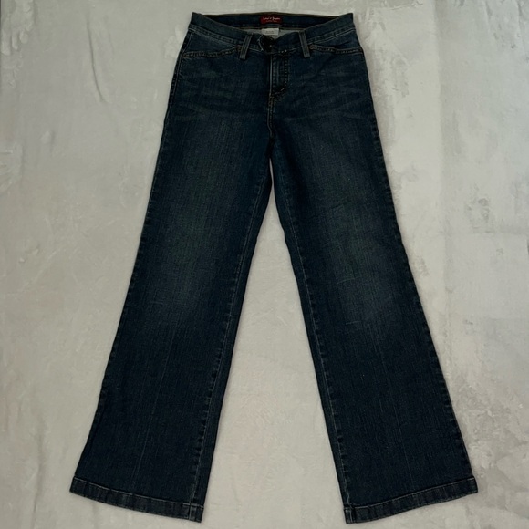 Levi’s “Perfectly Slimming” Blue Jeans Size 8 Medium - Picture 1 of 12